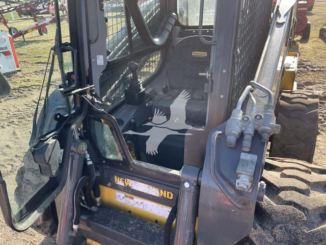 Image of New Holland L334 equipment image 1