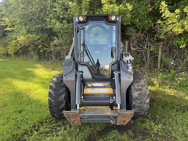 Image of New Holland L334 equipment image 2