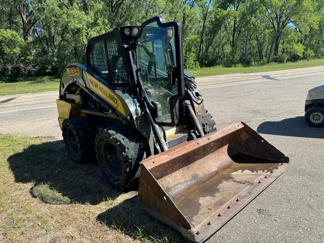 Image of New Holland L334 equipment image 1