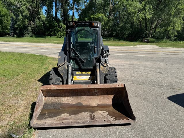 Image of New Holland L334 equipment image 4