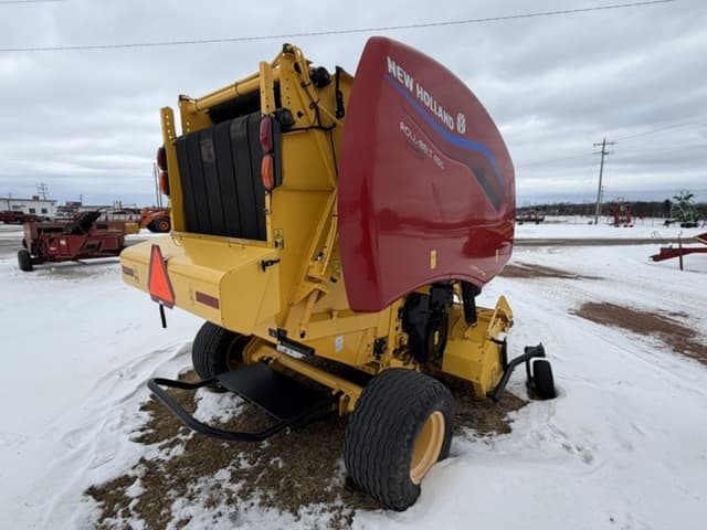 Image of New Holland RB450 CropCutter equipment image 4