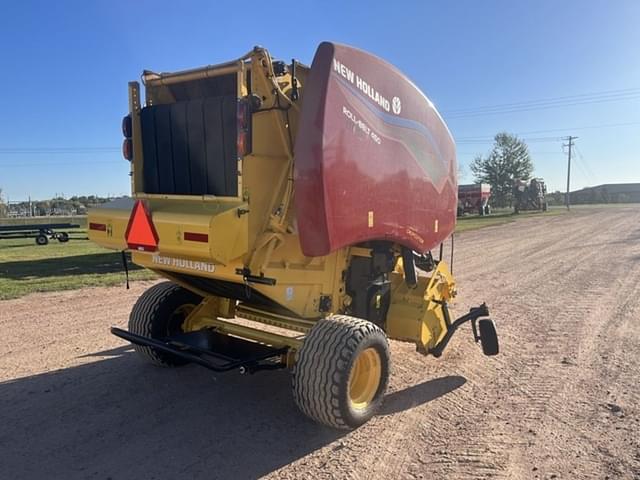 Image of New Holland RB450 CropCutter equipment image 4