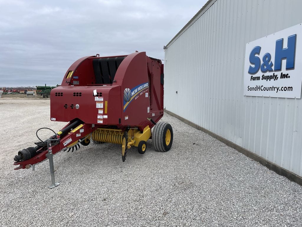 2022 New Holland RB450 Equipment Image0