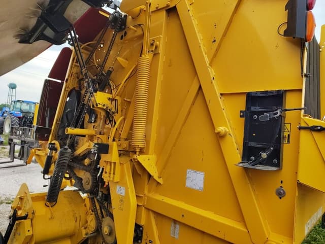 Image of New Holland RB460 Superfeed equipment image 4