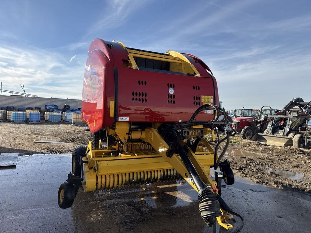 2022 New Holland RB460 Superfeed Equipment Image0