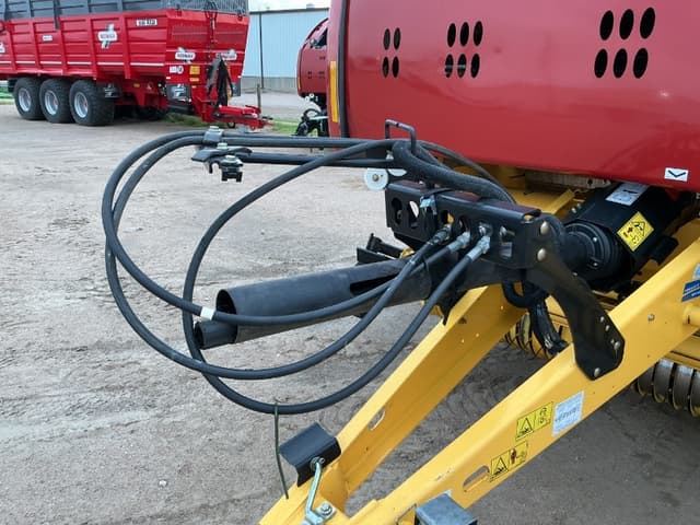 Image of New Holland RB560 equipment image 2