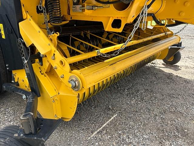 Image of New Holland RB560 equipment image 4