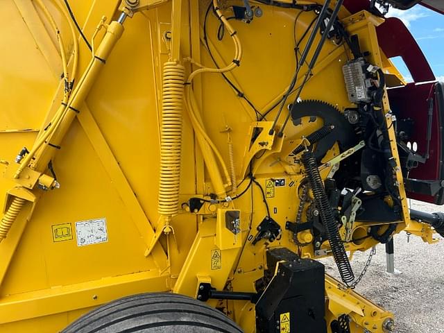 Image of New Holland RB560 equipment image 3