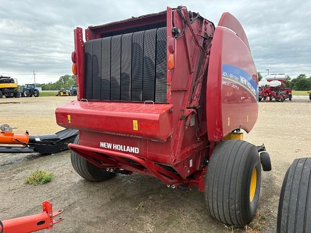Image of New Holland RB560 equipment image 3