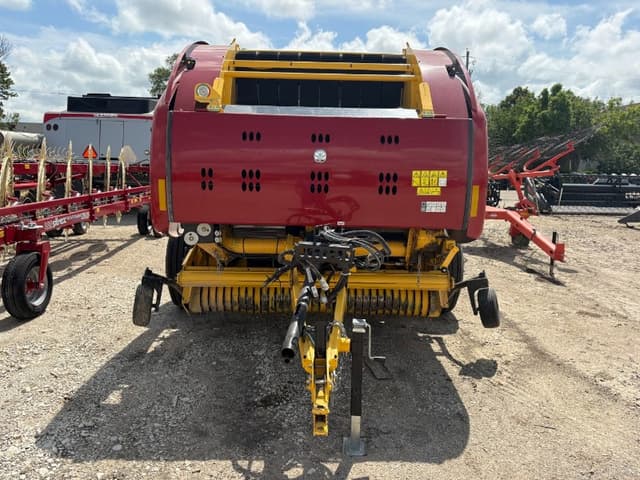 Image of New Holland RB560 Specialty Crop equipment image 2