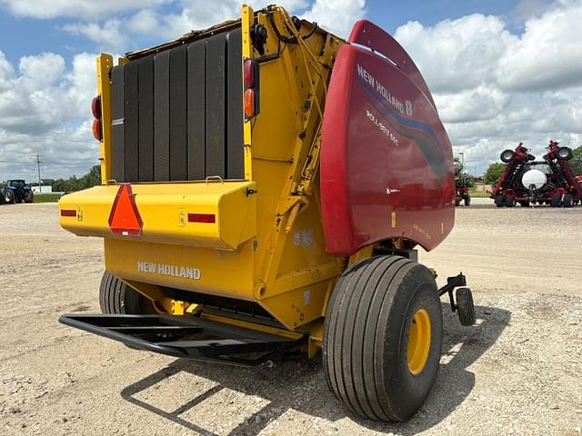 Image of New Holland RB560 equipment image 4