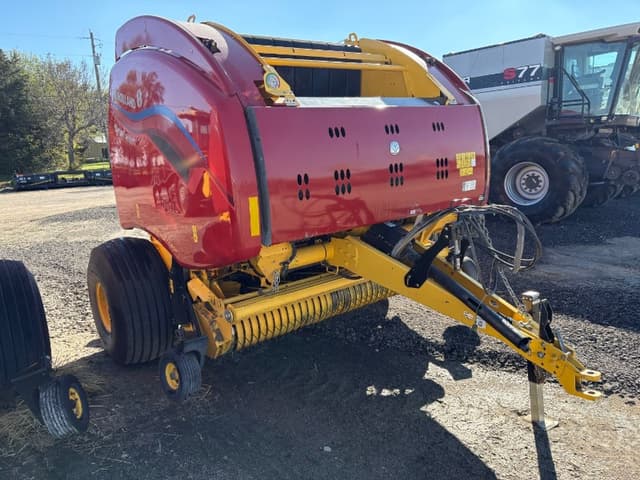 Image of New Holland RB560 Specialty Crop equipment image 1