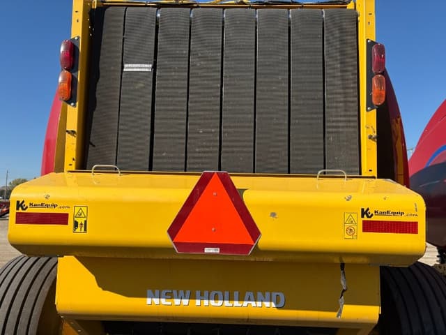 Image of New Holland RB560 Specialty Crop equipment image 4