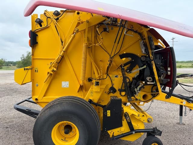 Image of New Holland RB560 Specialty Crop equipment image 4