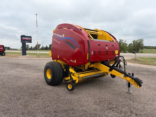 Image of New Holland RB560 Specialty Crop equipment image 2