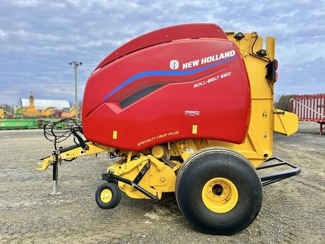 Image of New Holland RB560 Specialty Crop Plus equipment image 4