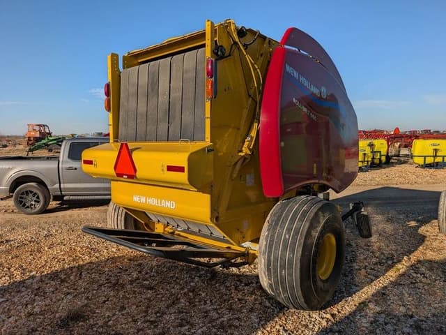 Image of New Holland RB560 equipment image 3