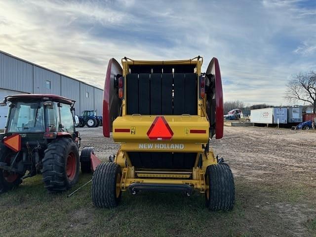 Image of New Holland RB450 CropCutter equipment image 4