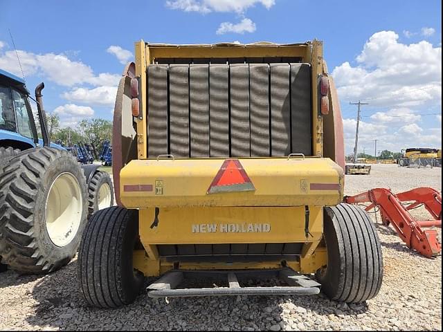 Image of New Holland RB560 Specialty Crop Plus equipment image 4