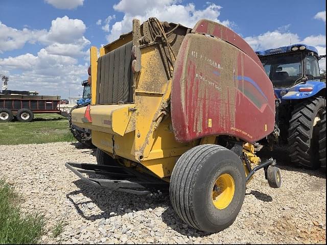 Image of New Holland RB560 Specialty Crop Plus equipment image 3