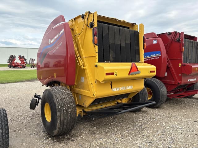 Image of New Holland RB560 Specialty Crop Plus equipment image 2