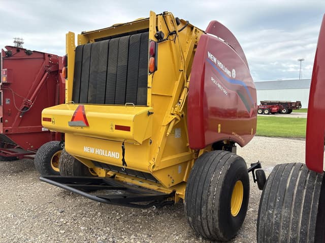 Image of New Holland RB560 Specialty Crop Plus equipment image 3