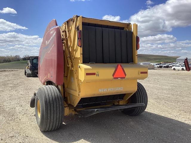 Image of New Holland RB560 equipment image 4