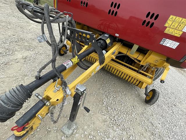 Image of New Holland RB560 Specialty Crop equipment image 3