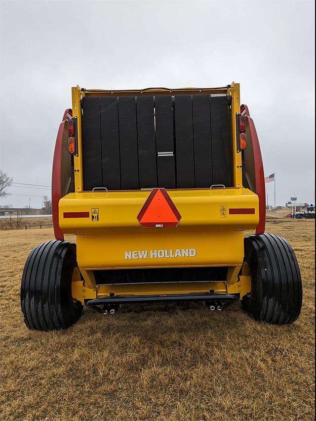 Image of New Holland RB560 Specialty Crop equipment image 2