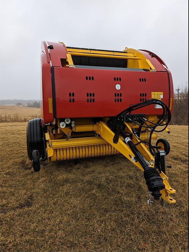 Image of New Holland RB560 Specialty Crop equipment image 1