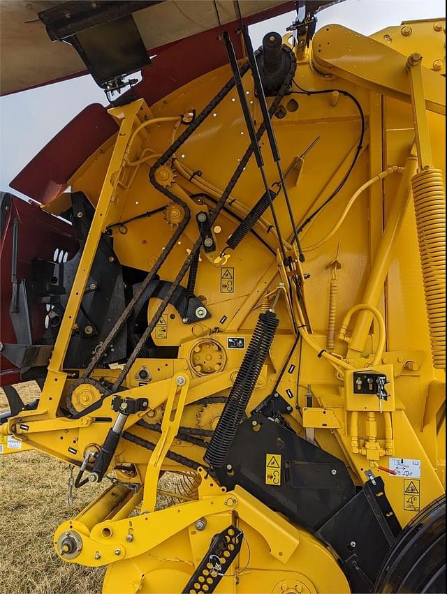 Image of New Holland RB560 Specialty Crop equipment image 4