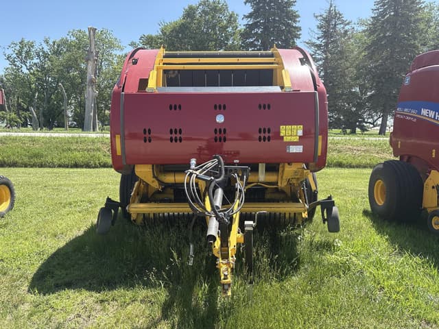 Image of New Holland RB560 Specialty Crop Plus equipment image 4