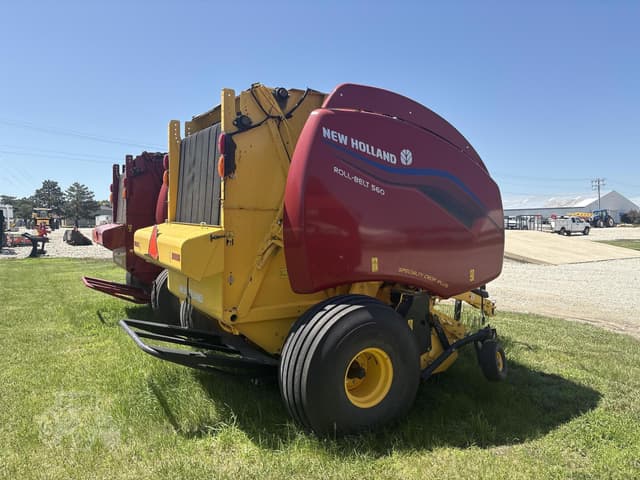 Image of New Holland RB560 Specialty Crop Plus equipment image 3