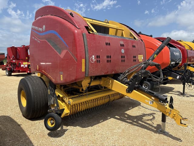 Image of New Holland RB560 equipment image 2