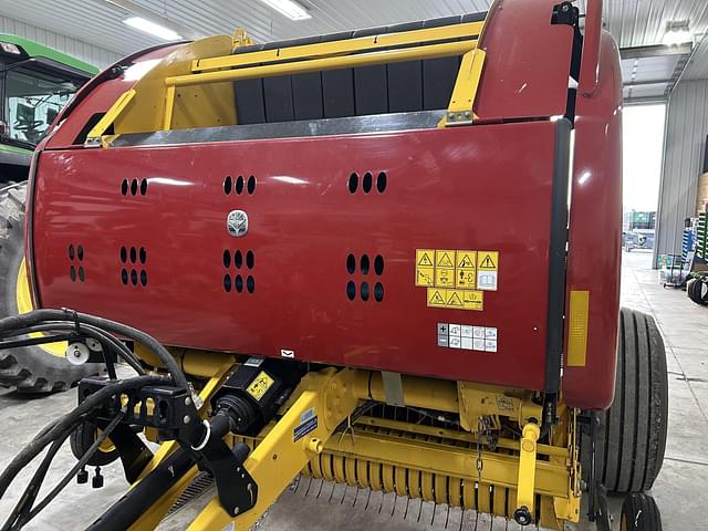 Image of New Holland RB560 Specialty Crop equipment image 2