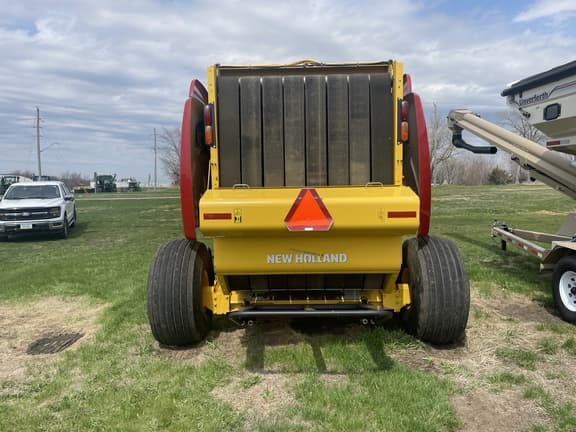 Image of New Holland RB560 Specialty Crop equipment image 2