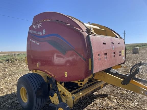 Image of New Holland RB560 Specialty Crop equipment image 3