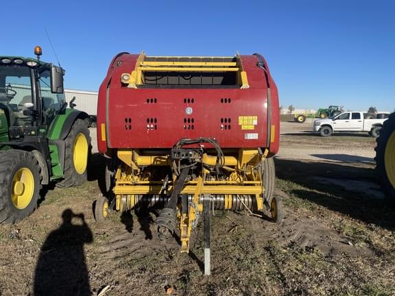 Image of New Holland RB560 Specialty Crop equipment image 4