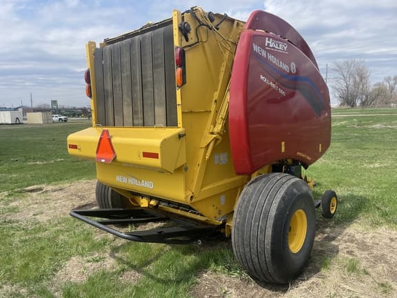 Image of New Holland RB560 Specialty Crop equipment image 3
