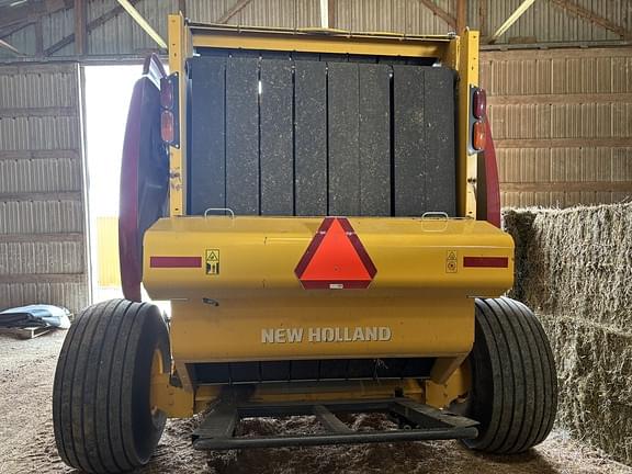 Image of New Holland RB560 Specialty Crop Plus equipment image 4