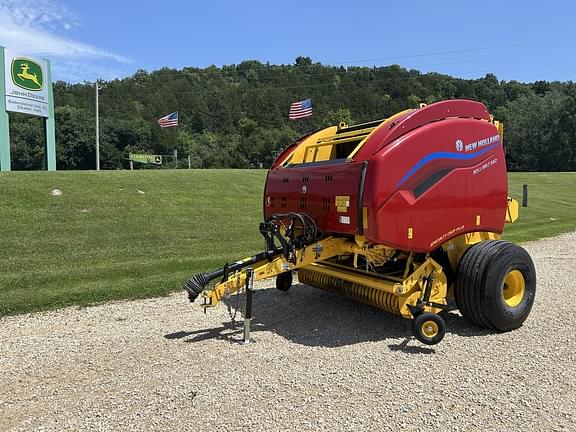 Image of New Holland RB560 Specialty Crop Plus equipment image 2