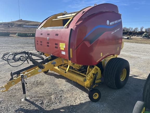 Image of New Holland RB560 Specialty Crop Plus equipment image 2