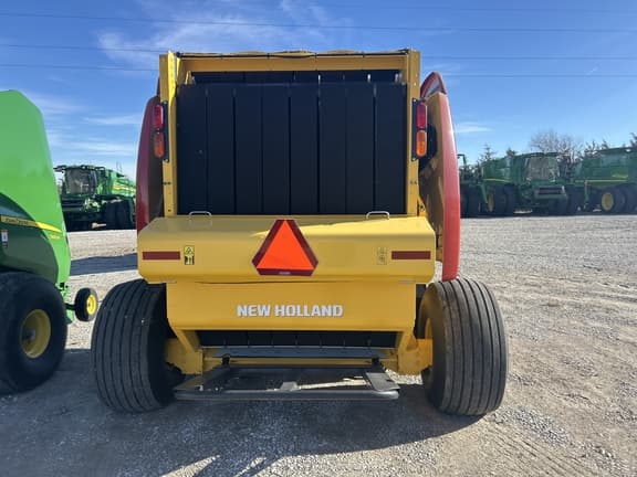 Image of New Holland RB560 Specialty Crop Plus equipment image 4