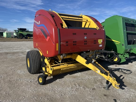 2022 New Holland RB560 Specialty Crop Plus Equipment Image0