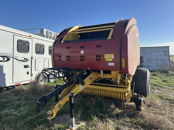 Image of New Holland RB560 Specialty Crop Plus equipment image 1