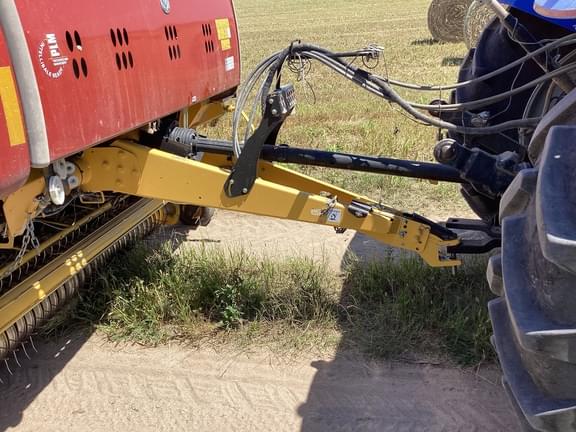 Image of New Holland RB560 Specialty Crop equipment image 4