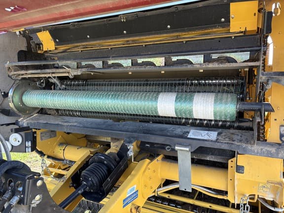 Image of New Holland RB560 Specialty Crop equipment image 4