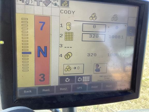 Image of New Holland RB560 Specialty Crop equipment image 3