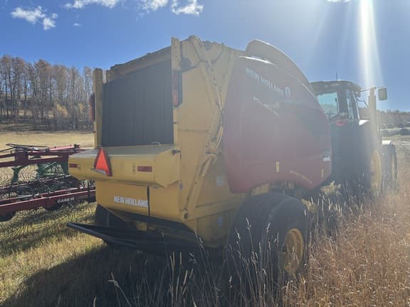 Image of New Holland RB560 equipment image 2