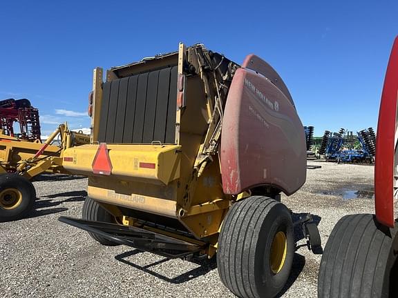 Image of New Holland RB560 equipment image 3